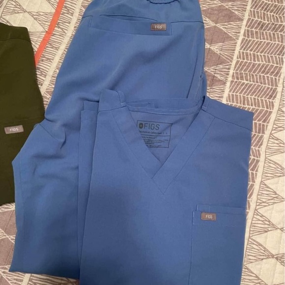 Men’s FIGS Tall Scrub Sets (Both for $100) - Picture 3 of 5